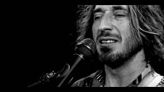 Wille & The Bandits on Youtube